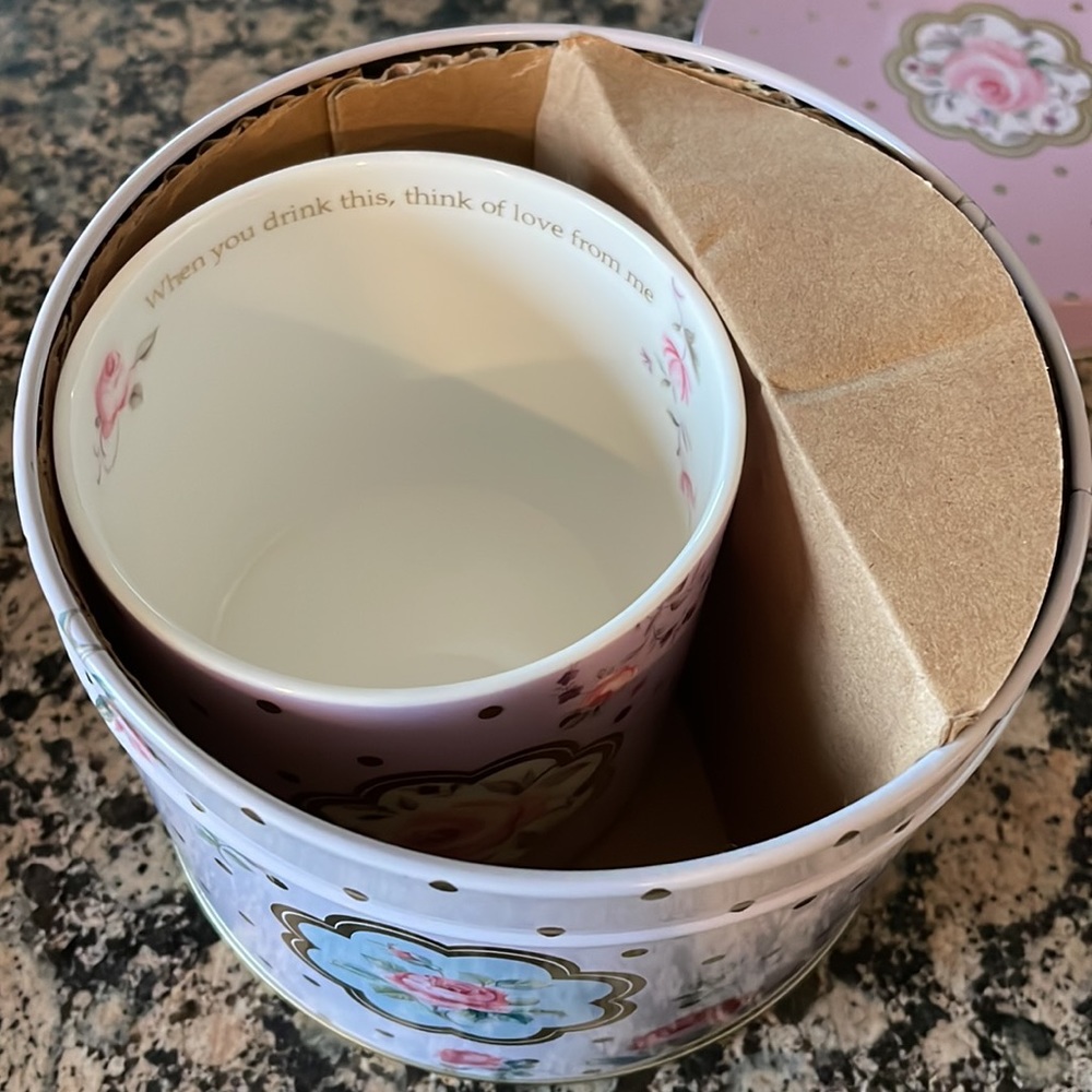 Royal Albert NIB mug in a tin polka blue